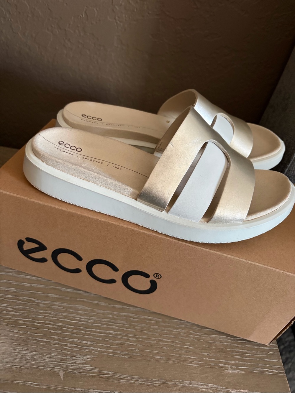 ECCO - Flowt Oasis Slides Sandals, Women’s Size EU 38, 7-7.5
